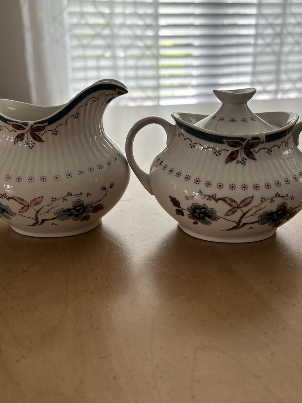 Royal Doulton Old Colony Sugar/Creamer & 3 Bowls. Made In England. See Photos. - Picture 7 of 14